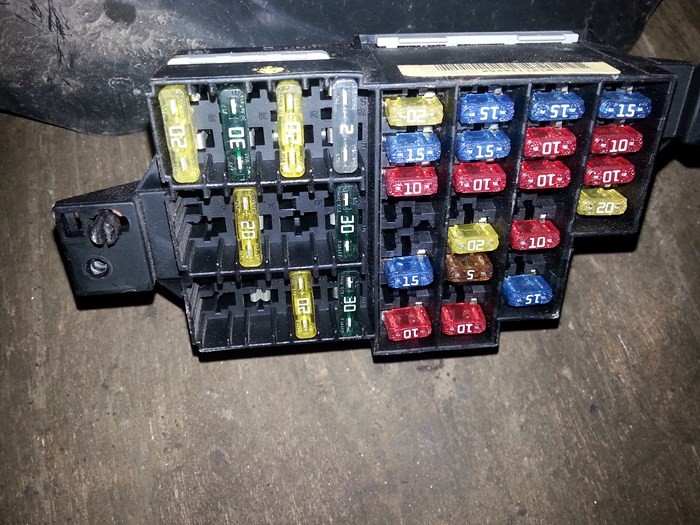 Petite boite a fusible avec fusiblesde Clio RS WorldMeca